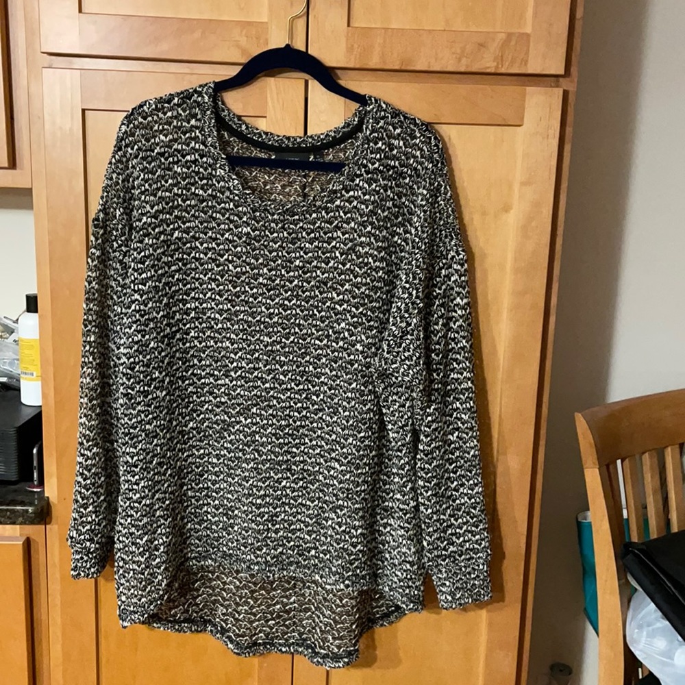 Oversized crochet knit long sleeve sweater. 🍁🍷